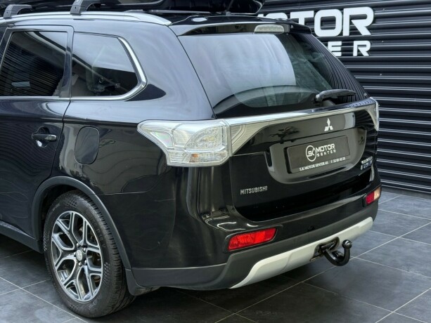 mitsubishi-outlander-elektrisitetbensin-2015-big-6