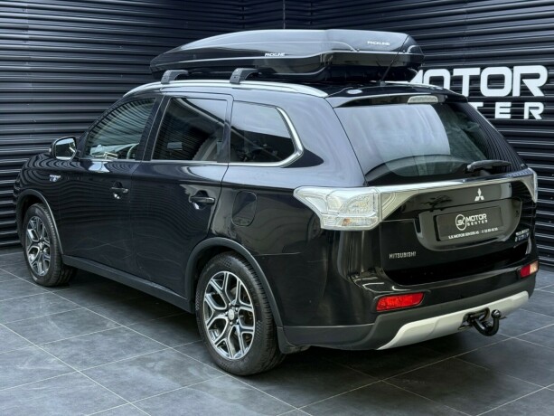 mitsubishi-outlander-elektrisitetbensin-2015-big-1