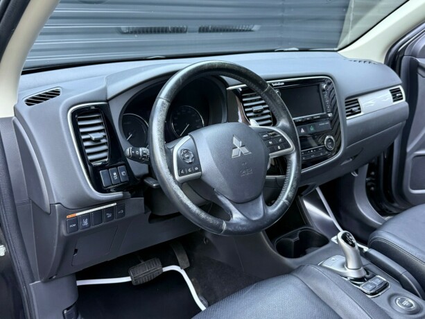 mitsubishi-outlander-elektrisitetbensin-2015-big-11