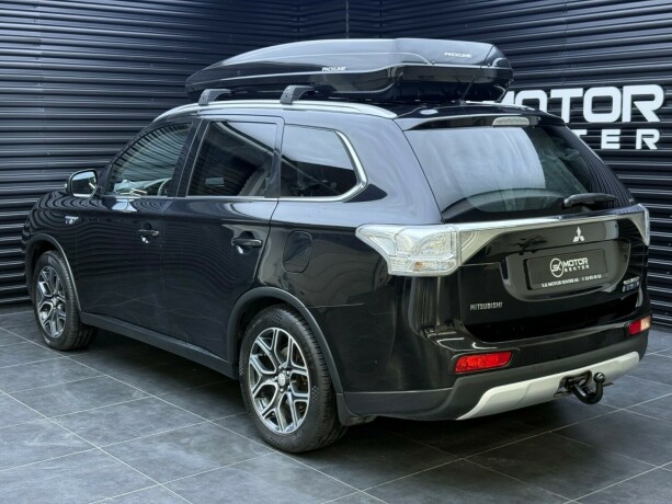 mitsubishi-outlander-elektrisitetbensin-2015-big-2
