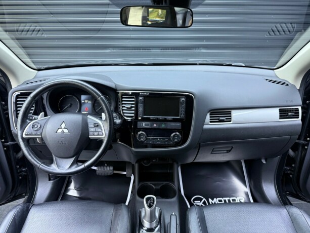 mitsubishi-outlander-elektrisitetbensin-2015-big-10