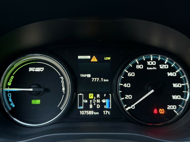 mitsubishi-outlander-elektrisitetbensin-2015-big-17