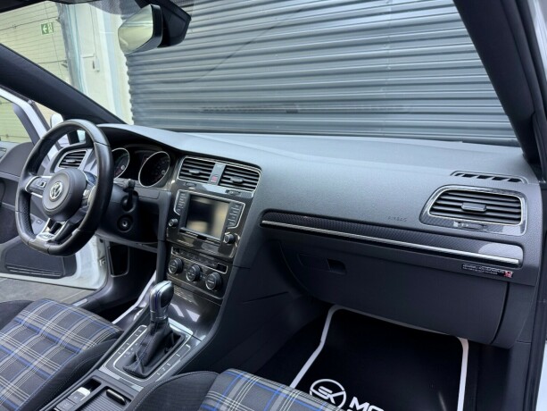 volkswagen-golf-elektrisitetbensin-2017-big-14