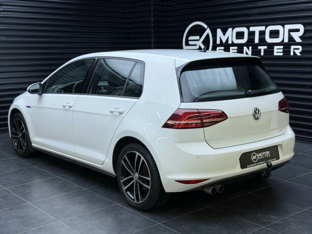 volkswagen-golf-elektrisitetbensin-2017-big-3