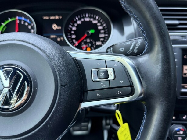 volkswagen-golf-elektrisitetbensin-2017-big-18