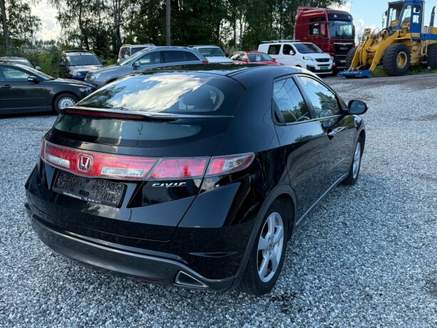 honda-civic-bensin-2011-big-5
