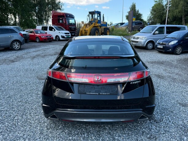 honda-civic-bensin-2011-big-4