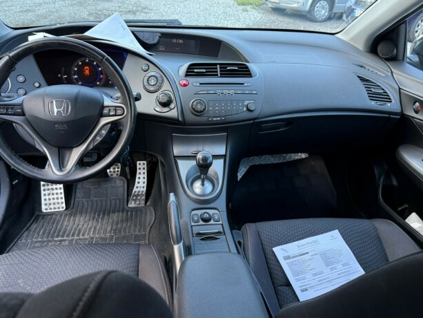 honda-civic-bensin-2011-big-28