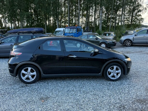 honda-civic-bensin-2011-big-8