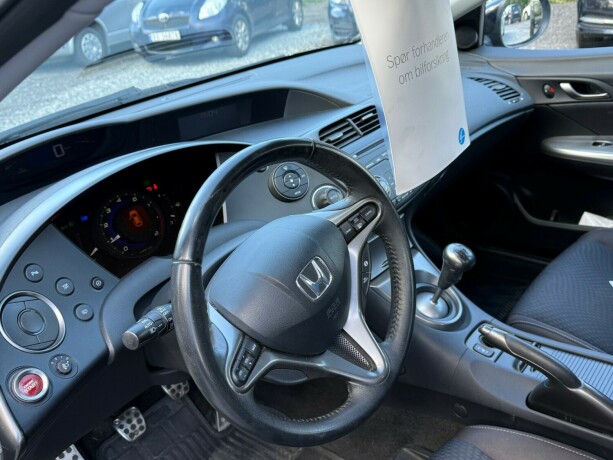 honda-civic-bensin-2011-big-10