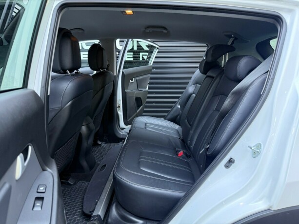 kia-sportage-bensin-2015-big-24