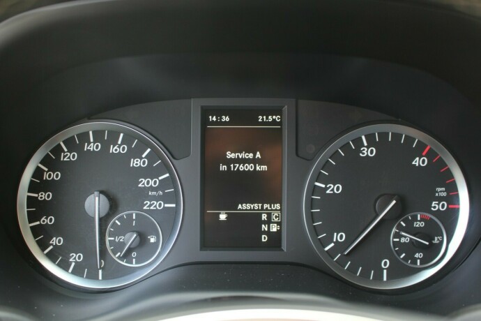 mercedes-benz-vito-diesel-2017-big-16