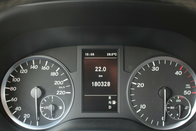 mercedes-benz-vito-diesel-2017-big-22