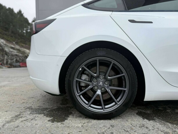 tesla-model-3-elektrisitet-2021-big-34
