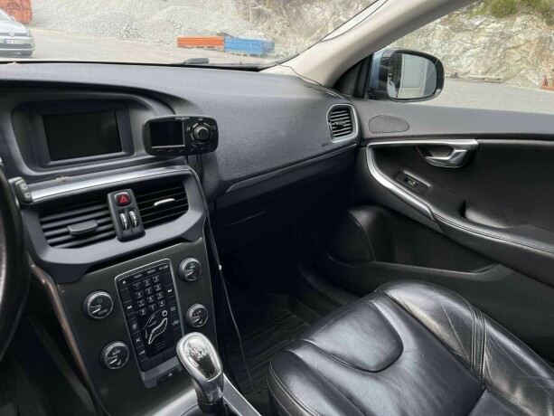 volvo-v40-diesel-2013-big-15