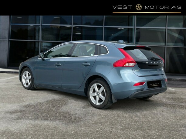 volvo-v40-diesel-2013-big-4