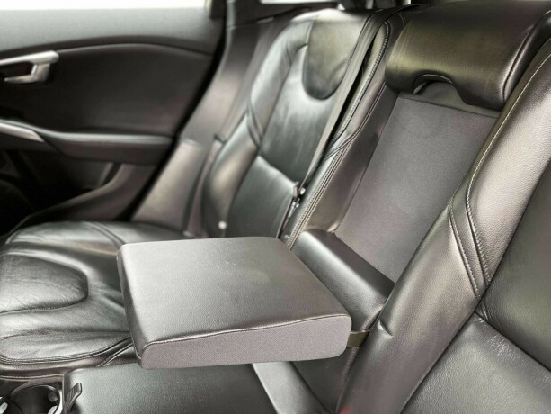 volvo-v40-diesel-2013-big-14