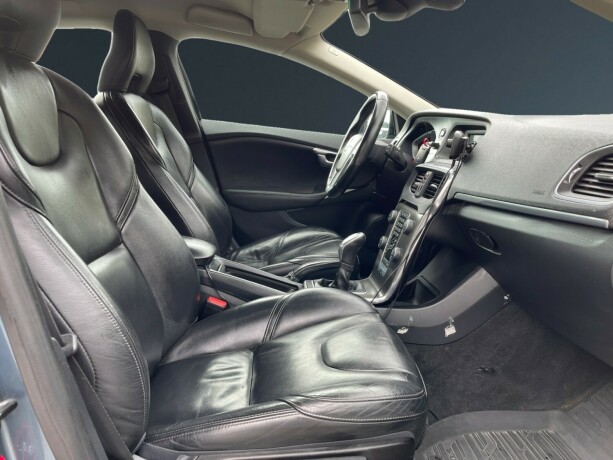 volvo-v40-diesel-2013-big-11
