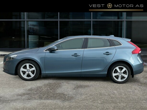 volvo-v40-diesel-2013-big-3