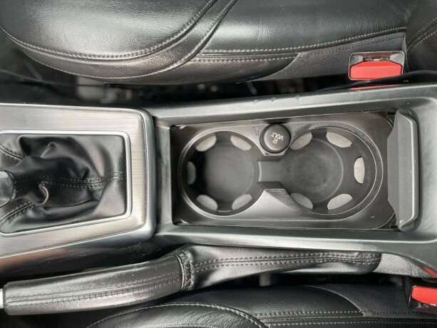 volvo-v40-diesel-2013-big-16
