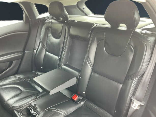 volvo-v40-diesel-2013-big-10