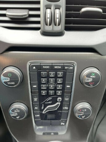 volvo-v40-diesel-2013-big-21