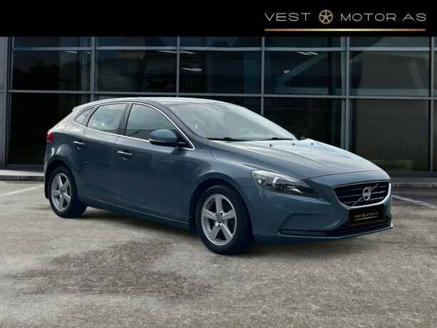 volvo-v40-diesel-2013-big-0