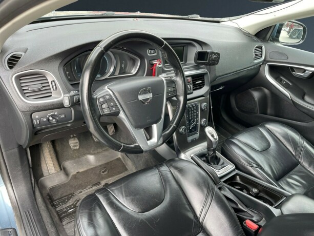 volvo-v40-diesel-2013-big-9