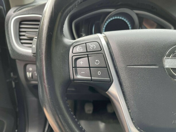volvo-v40-diesel-2013-big-17