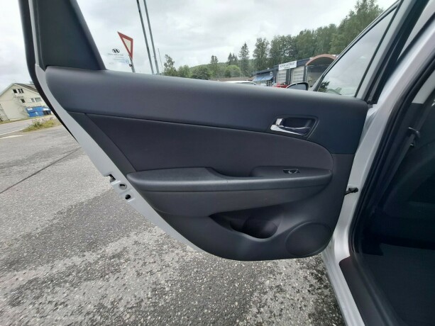 hyundai-i30-diesel-2009-big-17