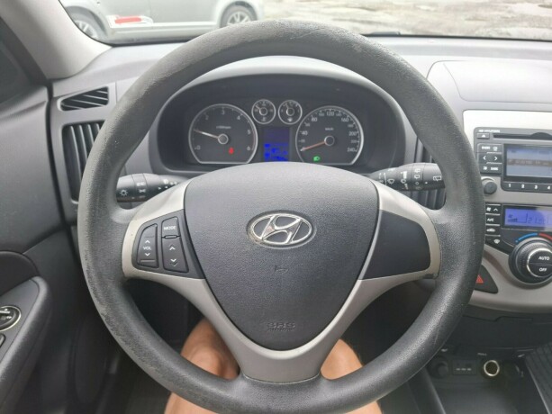 hyundai-i30-diesel-2009-big-10