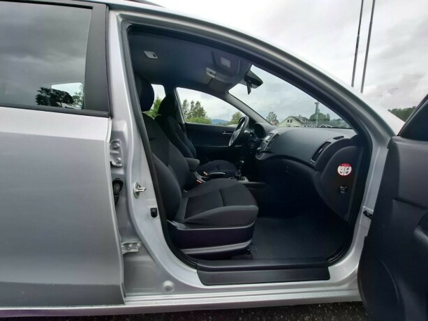 hyundai-i30-diesel-2009-big-22