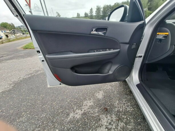 hyundai-i30-diesel-2009-big-15