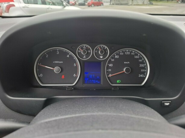 hyundai-i30-diesel-2009-big-11