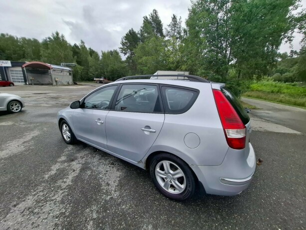 hyundai-i30-diesel-2009-big-5