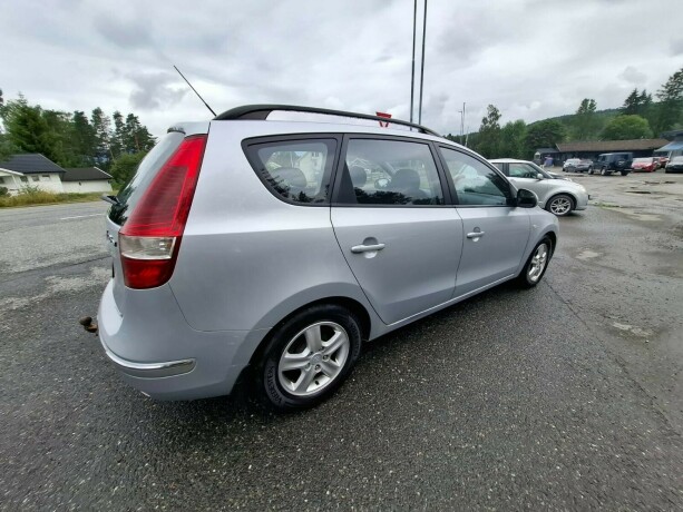 hyundai-i30-diesel-2009-big-4