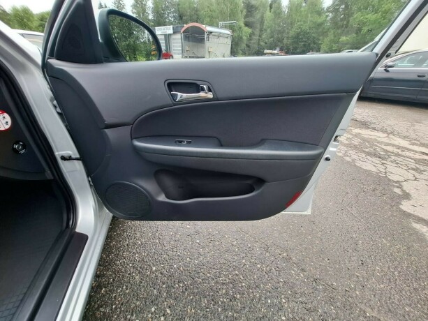 hyundai-i30-diesel-2009-big-21
