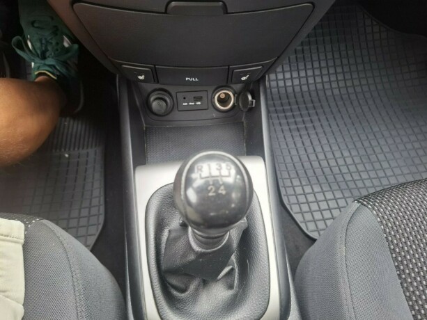 hyundai-i30-diesel-2009-big-13