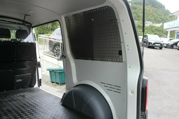 volkswagen-transporter-diesel-2020-big-8