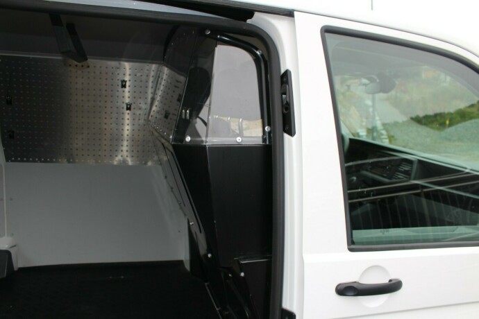 volkswagen-transporter-diesel-2020-big-9