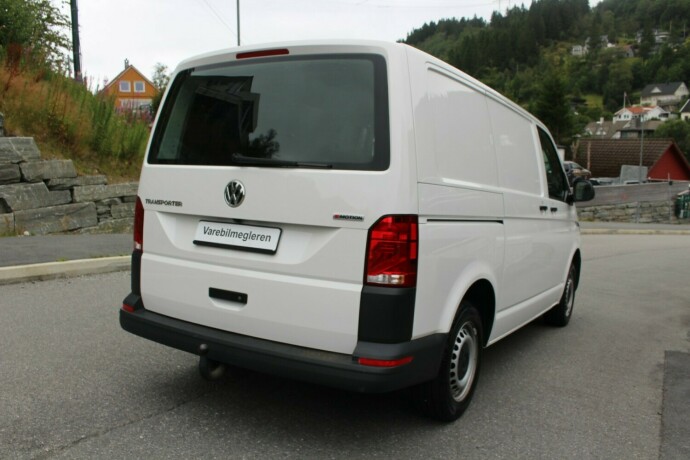 volkswagen-transporter-diesel-2020-big-3