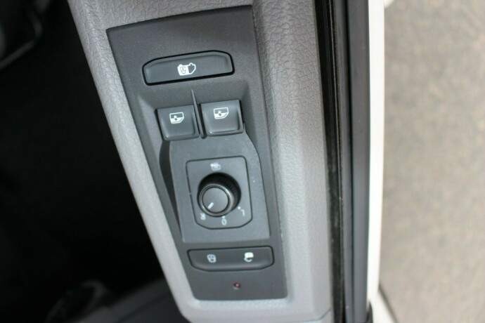 volkswagen-transporter-diesel-2020-big-11