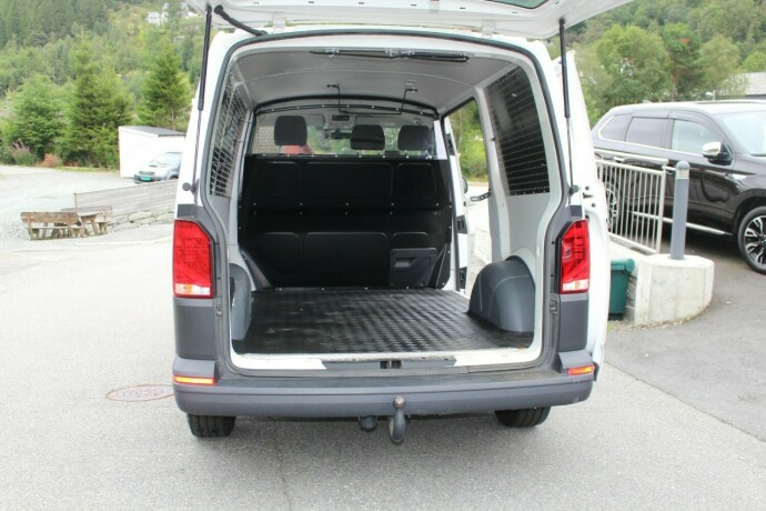volkswagen-transporter-diesel-2020-big-5