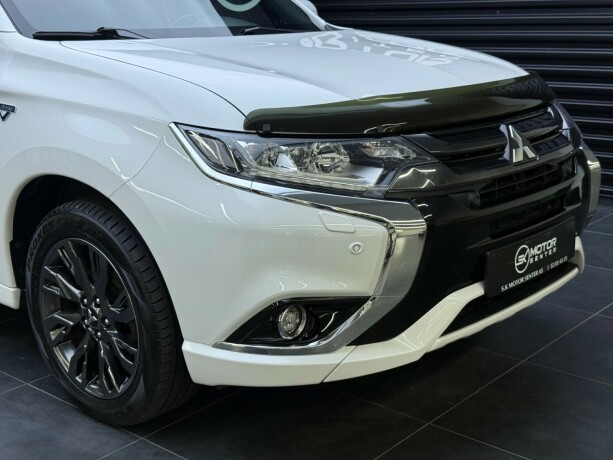 mitsubishi-outlander-elektrisitetbensin-2018-big-3