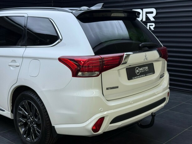 mitsubishi-outlander-elektrisitetbensin-2018-big-5