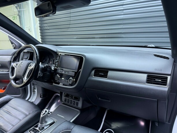 mitsubishi-outlander-elektrisitetbensin-2018-big-10
