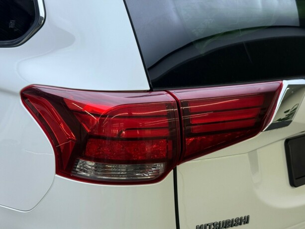 mitsubishi-outlander-elektrisitetbensin-2018-big-6