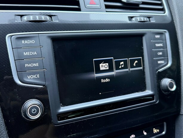 volkswagen-golf-elektrisitetbensin-2016-big-24