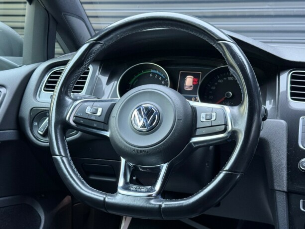 volkswagen-golf-elektrisitetbensin-2016-big-14
