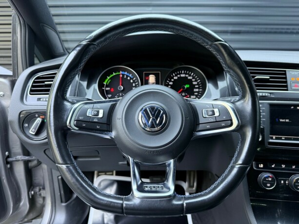 volkswagen-golf-elektrisitetbensin-2016-big-15